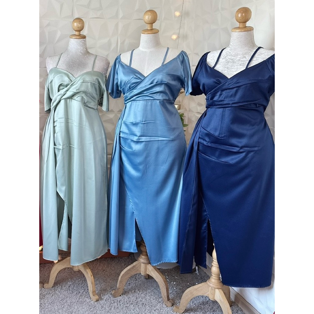 n แม็กซี่เดรส ผ้าซาร่า ทรงสายเดี่ยวไขว้อกปาดไหล่ แขนสั้น ต่อกระโปรงยาวมีระบายด้านข้าง ซิปหลัง - รูปที่ 4