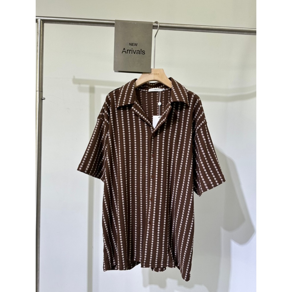 N084 เสื้อเชิ้ตลายพรีเมียม ที่ใส่แล้วดูดีตั้งแต่ครั้งแรก 👔✨ ดีไซน์เรียบหรู ลายทอแนวตั้งช่วยพรางหุ่น - รูปที่ 3