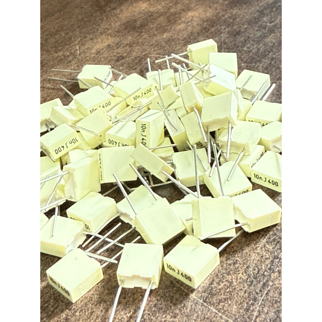 (แพ็ค10ชิ้น) 0.01UF 400V(103=10NF) 103PF สีเหลืองซีด/เยอรมัน ขาห่าง5 มิล 103J100 103PF 10nJ 0.01UF 4