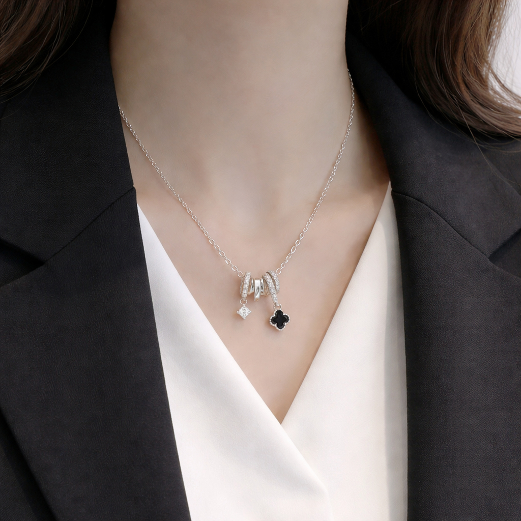 [ส่งจากไทย] สร้อยคอใบโคลเวอร์ 4 แฉก สีดำ นำโชค ประดับเพชร CZ วิบวับ ดีไซน์พรีเมียม ใส่แล้วดูแพง