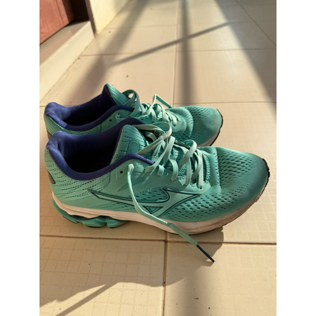 รองเท้ามือสอง ยี่ห้อ mizuno side 24.5 cm