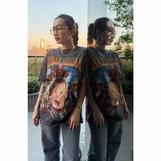 ❄️เสื้อลายhome alone มือสองใหม่มาก❄️