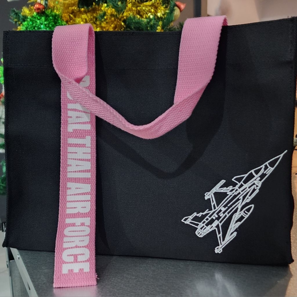 กระเป๋าผ้าแคนวาสลายเครื่องบิน Royal thai air force ใส่  ipad/A4 ได้