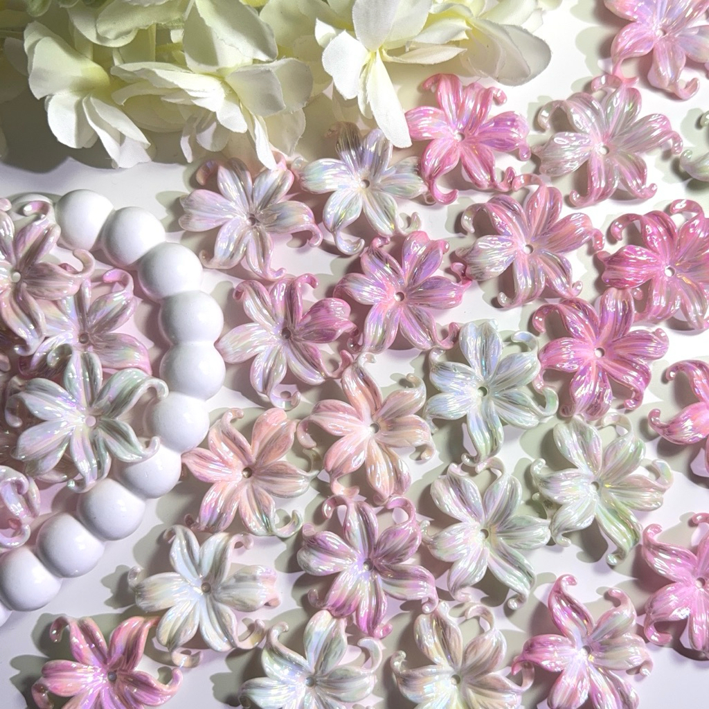 (พร้อมส่งจากไทย  ) ดอกลิลลี่อะคริลิค ขนาด 40×40 mm 4 ชิ้น