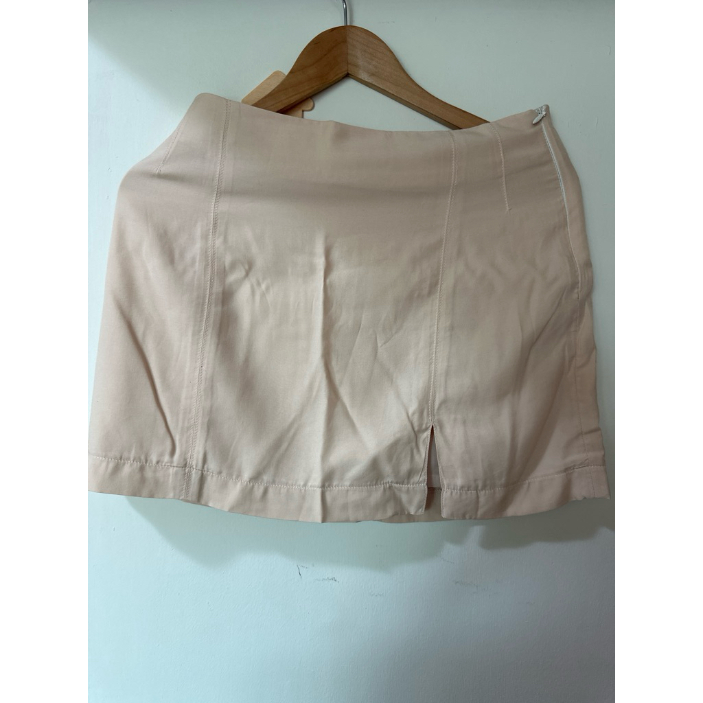 MENAR STUDIO: กระโปรงเอวต่ำ สีครีม