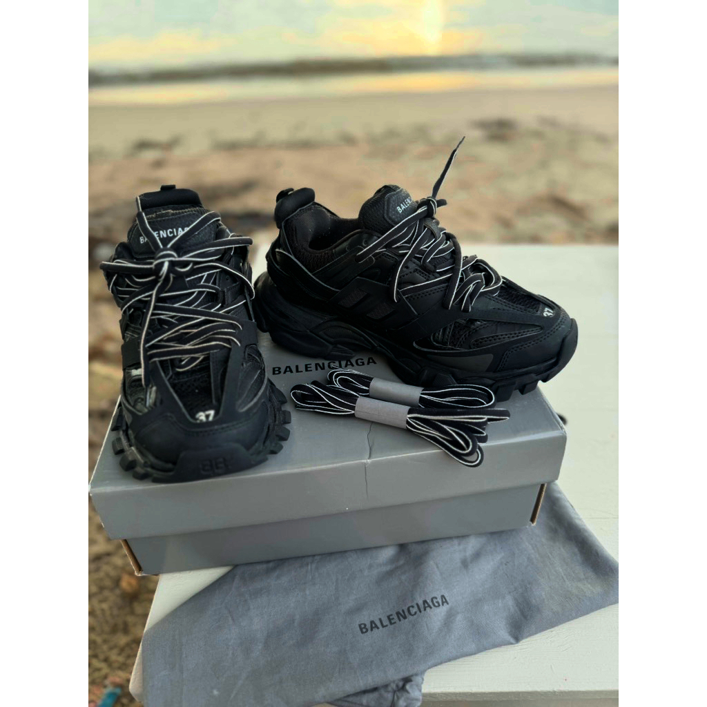 แท้💯มือ2 Balenciaga Track Sneakers Triple Black (W)