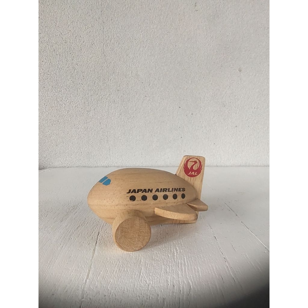 เครื่องบินไม้ของเล่นจำลองJAL (Japan Airlines)