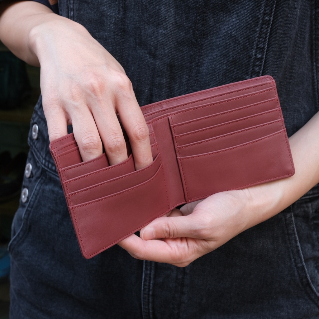 🌟บางเบา จุบัตรมากถึง12ช่อง🌟กระเป๋าสตางค์พับสั้นหนังวัวแท้ รุ่น Hamu (Hatsukoi Leather Wallet)