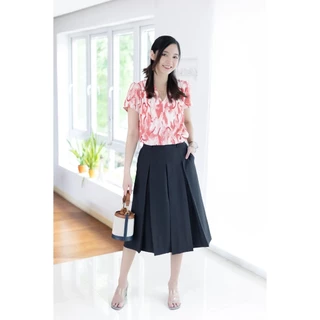 Narinari : MT0601 V-Collar Classic Blouse – เสื้อทำงานคอวี ลายกราฟิก ❤︎✰✪