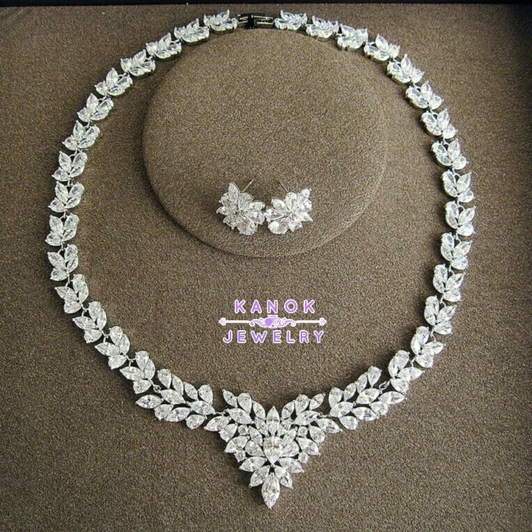 Kanok Jewelry เซ็ตเครื่องประดับเจ้าสาว สร้อยคอเพชรพร้อมต่างหู (W012)