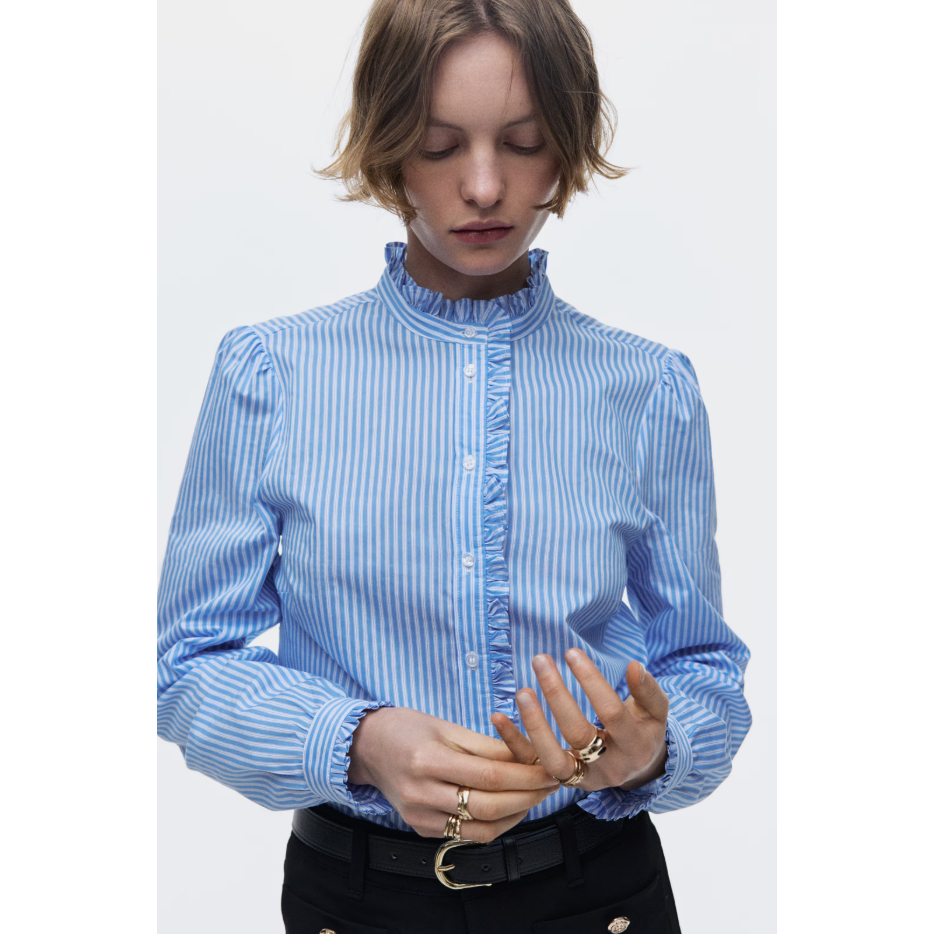 H&M(เอชแอนด์เอ็ม) เสื้อเบลาส์ผ้าป๊อปลินตกแต่งระบาย Women Frill-trimmed poplin blouse 1316435_1