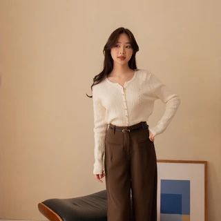 avo Payson soft cardigan คาร์ดิแกนไหมพรมแขนยาว รุ่นนี้จะมีดีเทลคอวีนิดๆ ทำให้ดูไม่ตันจนเกินไป