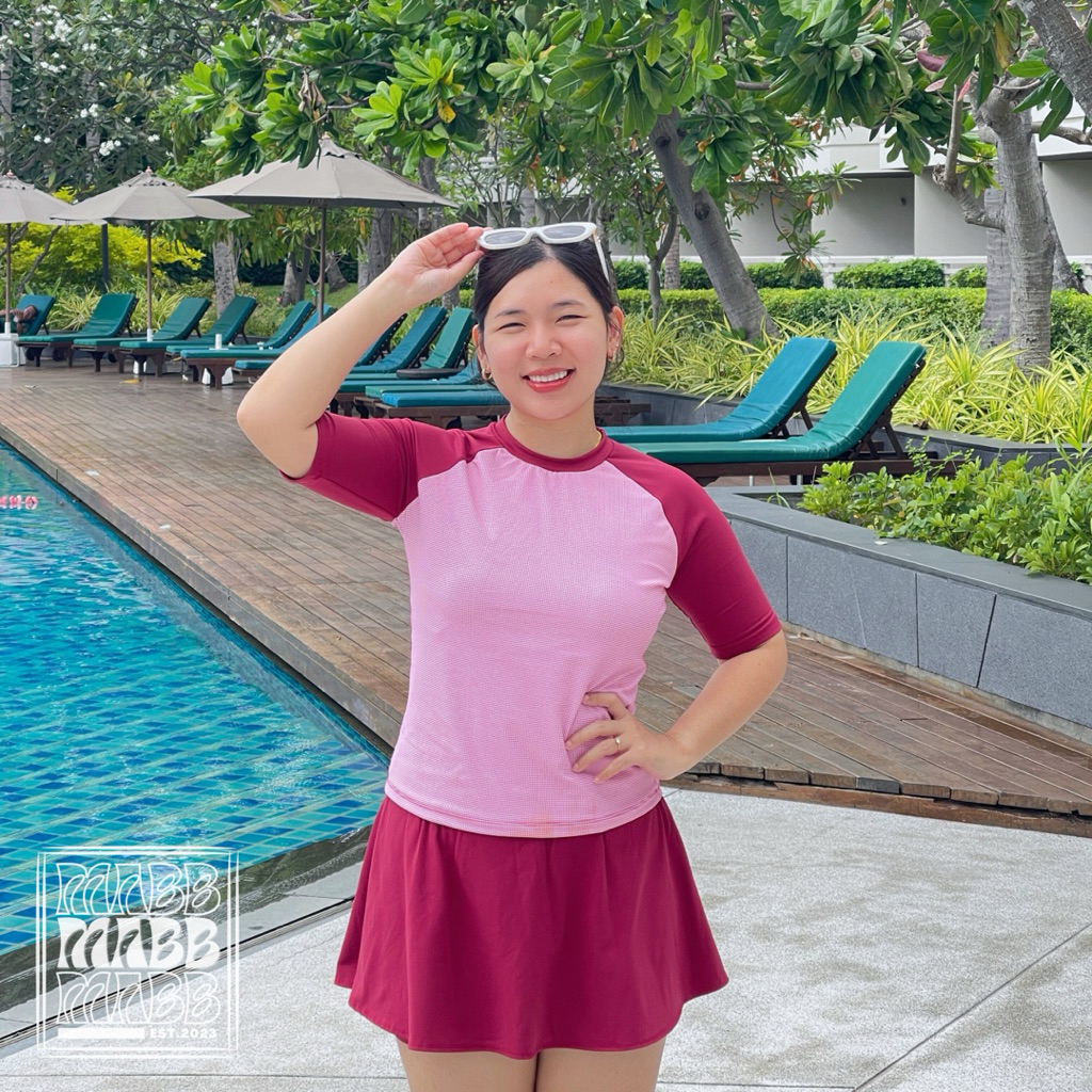 MABB - Red Velvet Swimwear ชุดว่ายน้ำแขนสั้น กระโปรงกางเกง เซ็ต 3 ชิ้น ชุดว่ายน้ำสาวอวบไซส์ใหญ่