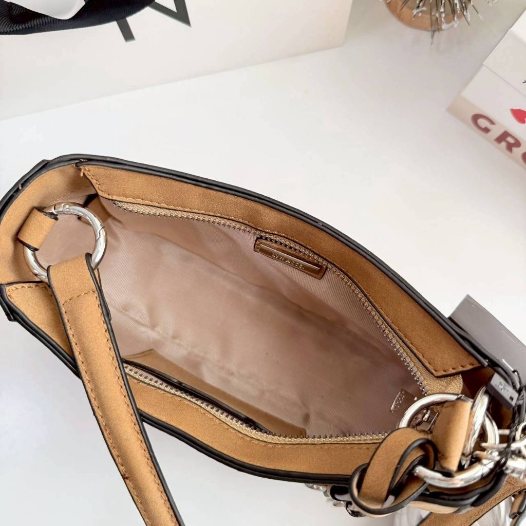 🌈พร้อมส่ง 𝐋𝐘𝐍 New Gastonia Rita Suede กระเป๋าทรงพอช-สะพายข้าง​ สาย​ 2 เส้น​ - รูปที่ 3