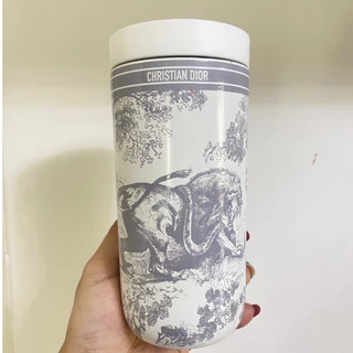 แก้วเก็บอุณหภูมิ Toile de Jouy เป็นของขวัญพรีเมียมสำหรับลูกค้าระดับ Platinum มีกล่องและถุงกระดาษให้นะค่ะ