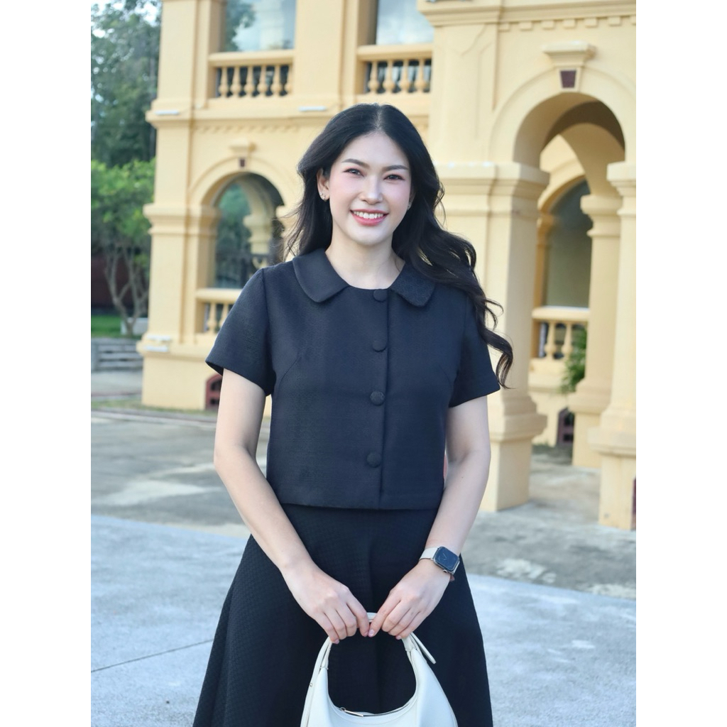 เสื้อปกบัวคอยูแขนสั้นดำยกขิด