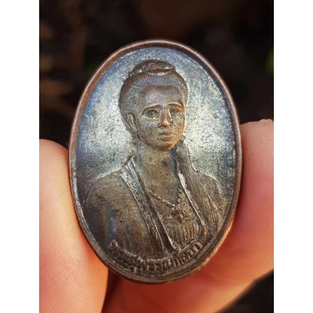 เหรียญพระสุพรรณกัลยา วัดลาดสิงห์ จ.สุพรรณบุรี ปี2541