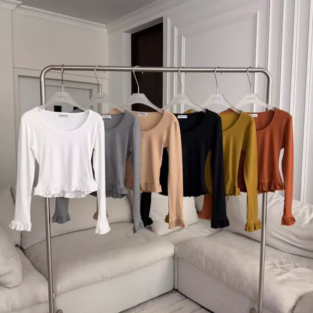 PTSL2325 เสื้อแขนยาวแต่งเอวระบายปักโลโก้ PROMTHONG
