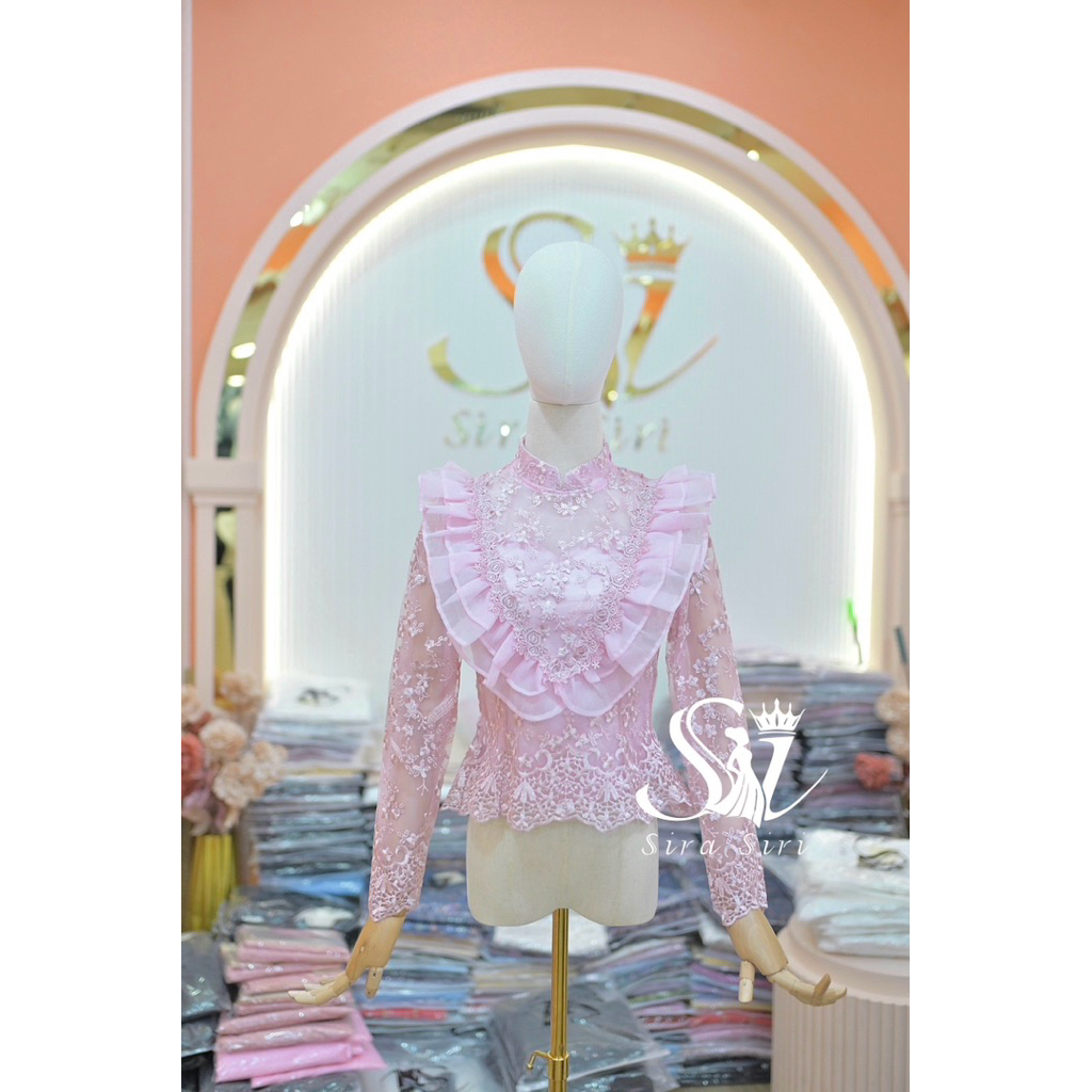 Sira Siri ชุดลูกไม้ ชุดออกงาน เสื้อลูกไม้ปักลายดอก สวยๆ เกรดพรีเมียร์ แต่งระบาย2ชั้น ผ้าถุงสำเร็จรูป งานทอเครื่องทอลาย - รูปที่ 3