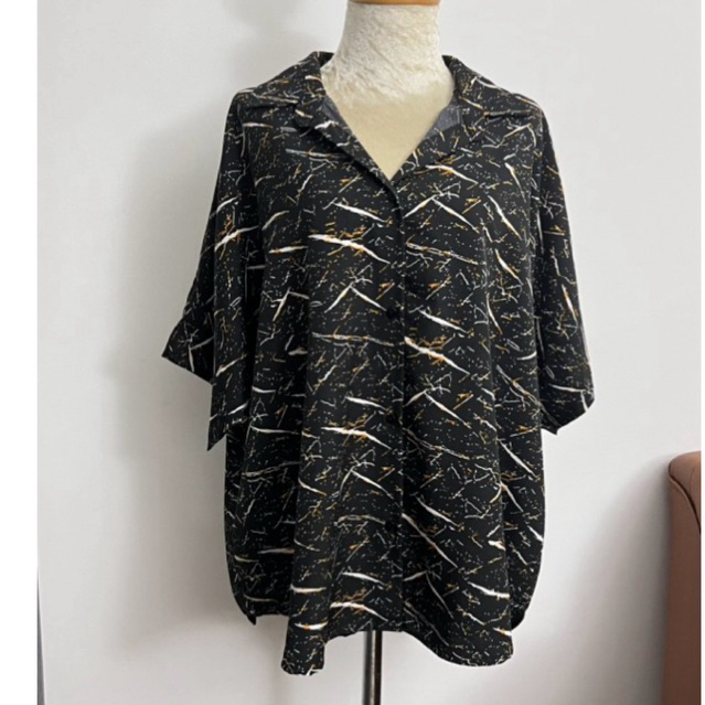 เสื้อเชิ้ตผู้หญิงทรงปีกค้างคาว อก 56 นิ้ว ลายดอก