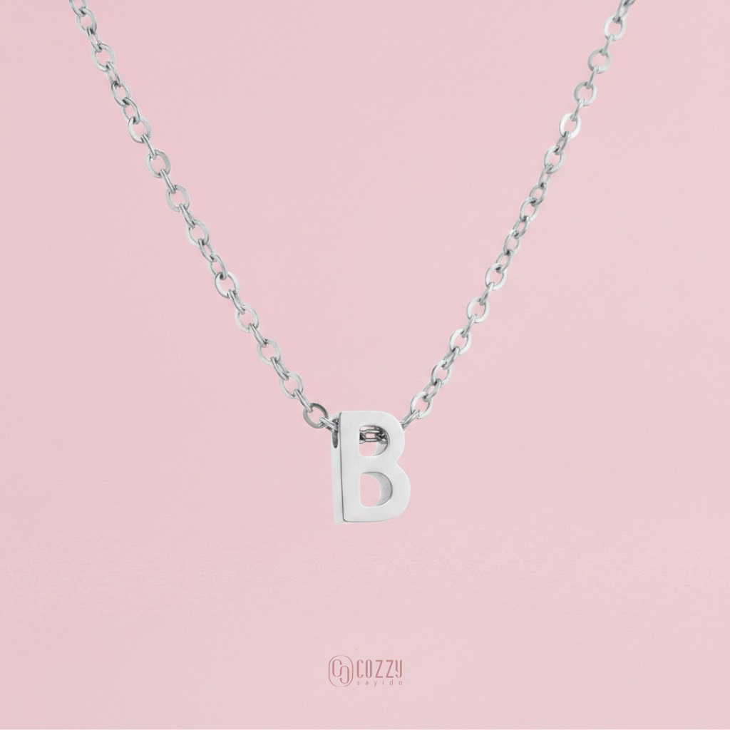 Cozzy สร้อยคอตัวอักษร สีเงิน ตัวพิมพ์ใหญ่ A-M สแตนเลส เลือกความยาว DIY มินิมอล ไม่ลอกไม่ดำ ลงทะเล