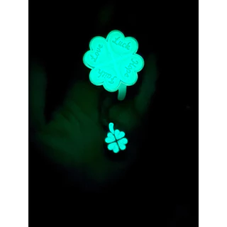 Magic Clover Clicker เรืองแสง&เปลี่ยนสีได้ พวงกุญแจคลิก มหัศจรรย์ ใบโคลเวอร์ by MamiAmidiy