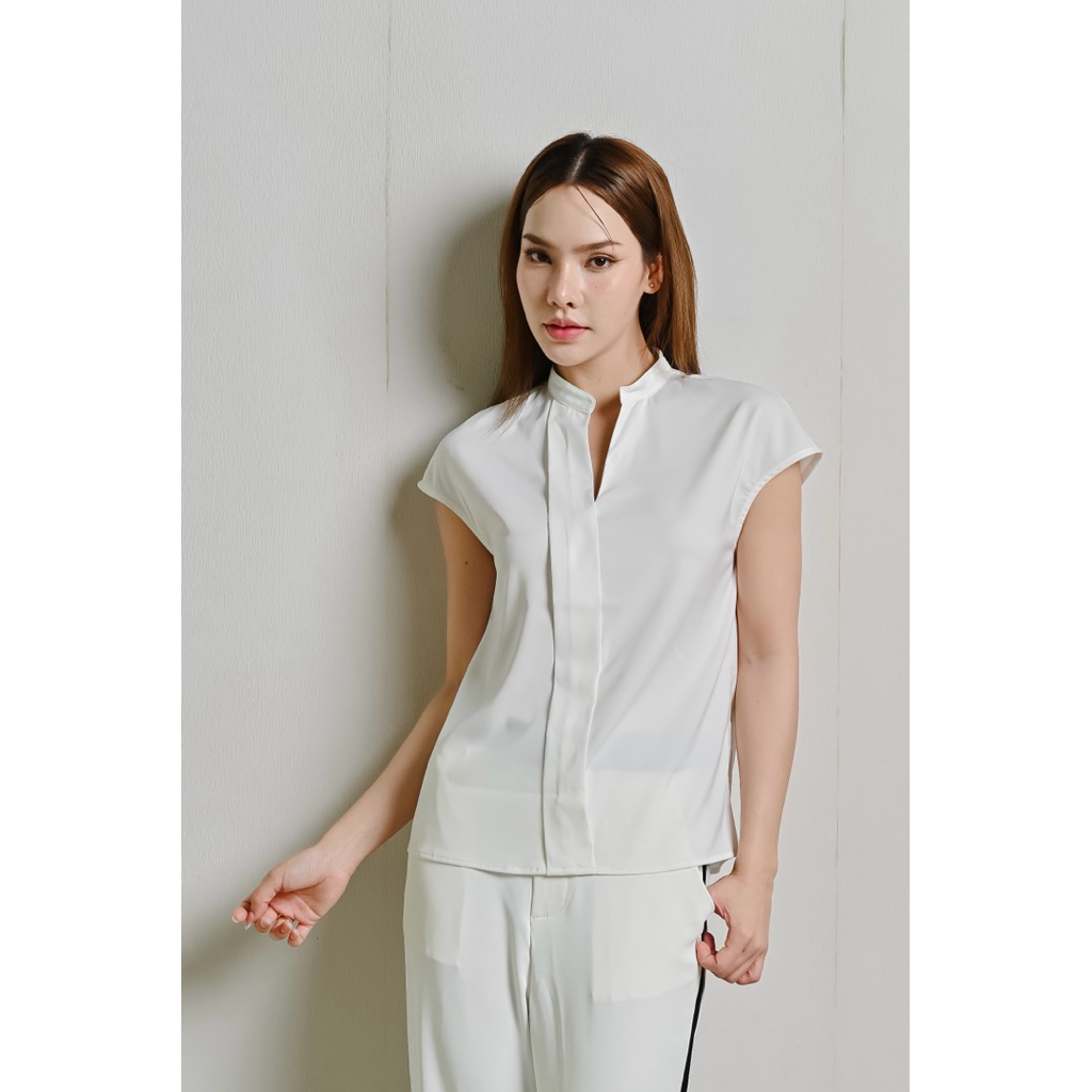 เสื้อผู้หญิง คอจีน แขนสั้น มินิมอล ลุคสุภาพ ใส่ทำงาน ทรงหลวม สีขาว | SANÉ TWR-OW012