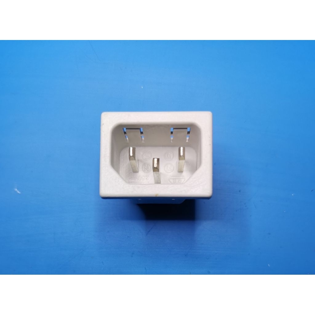 เต้าปลั๊กไฟตัวผู้ 3ขา Power Socket SK-1015