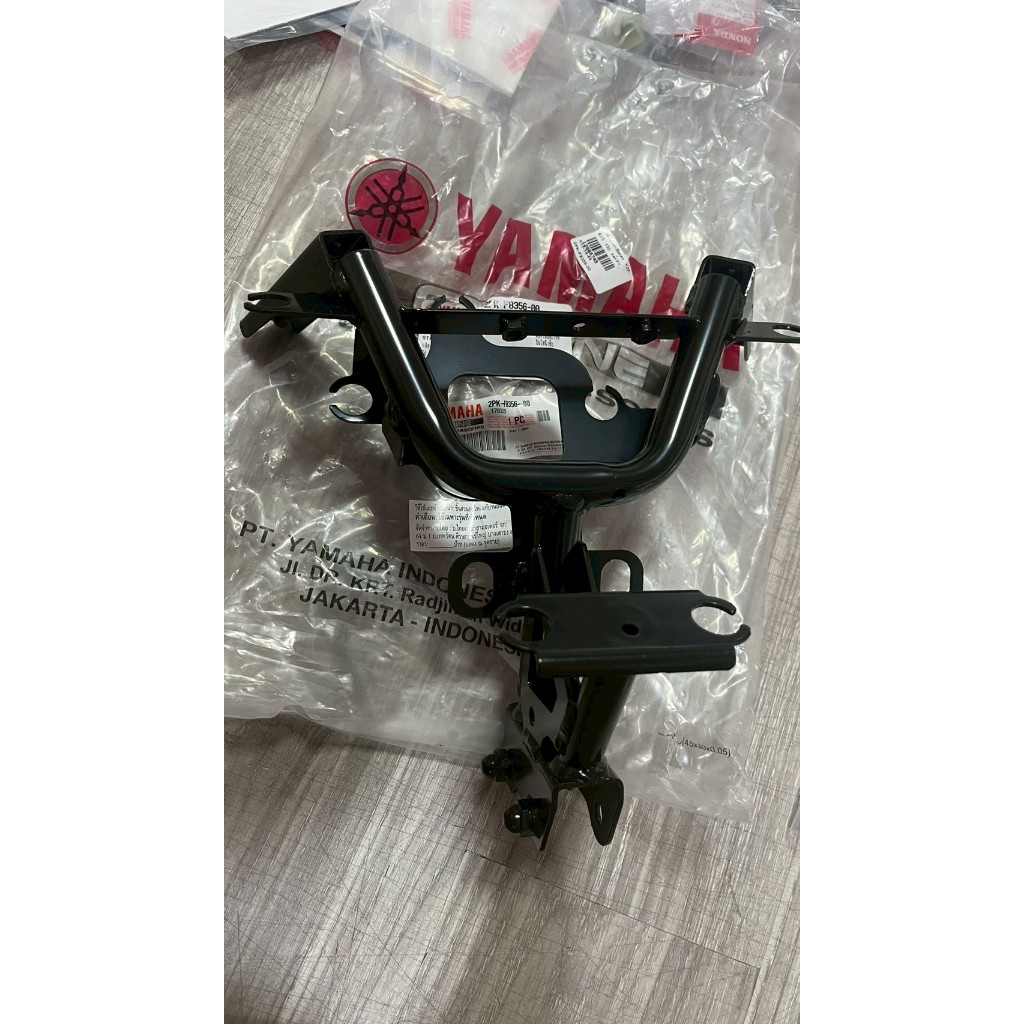 ขายึดฝาครอบไฟหน้า YZF-R15 2014-2016 อะไหล่แท้ 2PK-F8356-00
