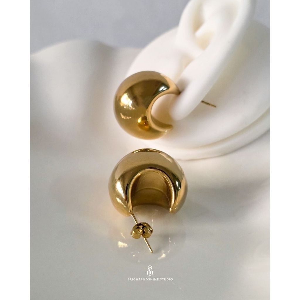 Bright and Shine - CHUNKY MOON EARRINGS (2.2×1.8 cm.)
