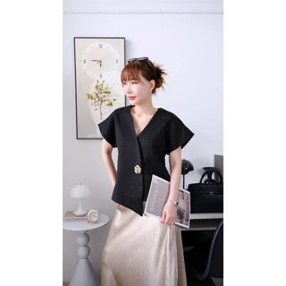 Lawyer Store [5301705] เสื้อคอวี แต่งอะไหล่ดอกไม้ งานผ้าทวิต มีซับใน เนื้อผ้าตัดสูทอัดกาว อยู่ทรง เสื้อคอปก เสื้อแขนยาว