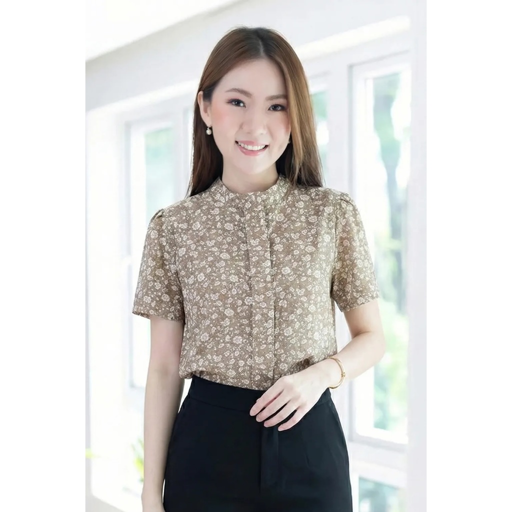 Narinari : 💐MT5239 Band Collar Placket Blouse - Floral print collection💐  เสื้อทำงานคอปิด ลายดอกไม้