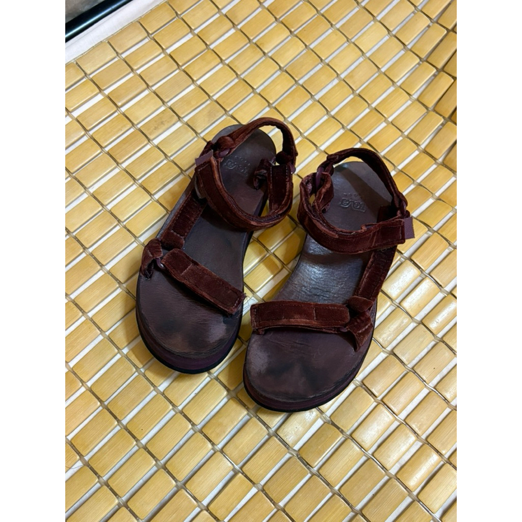 Teva Velvet purple platform sandal size 38 มือสอง