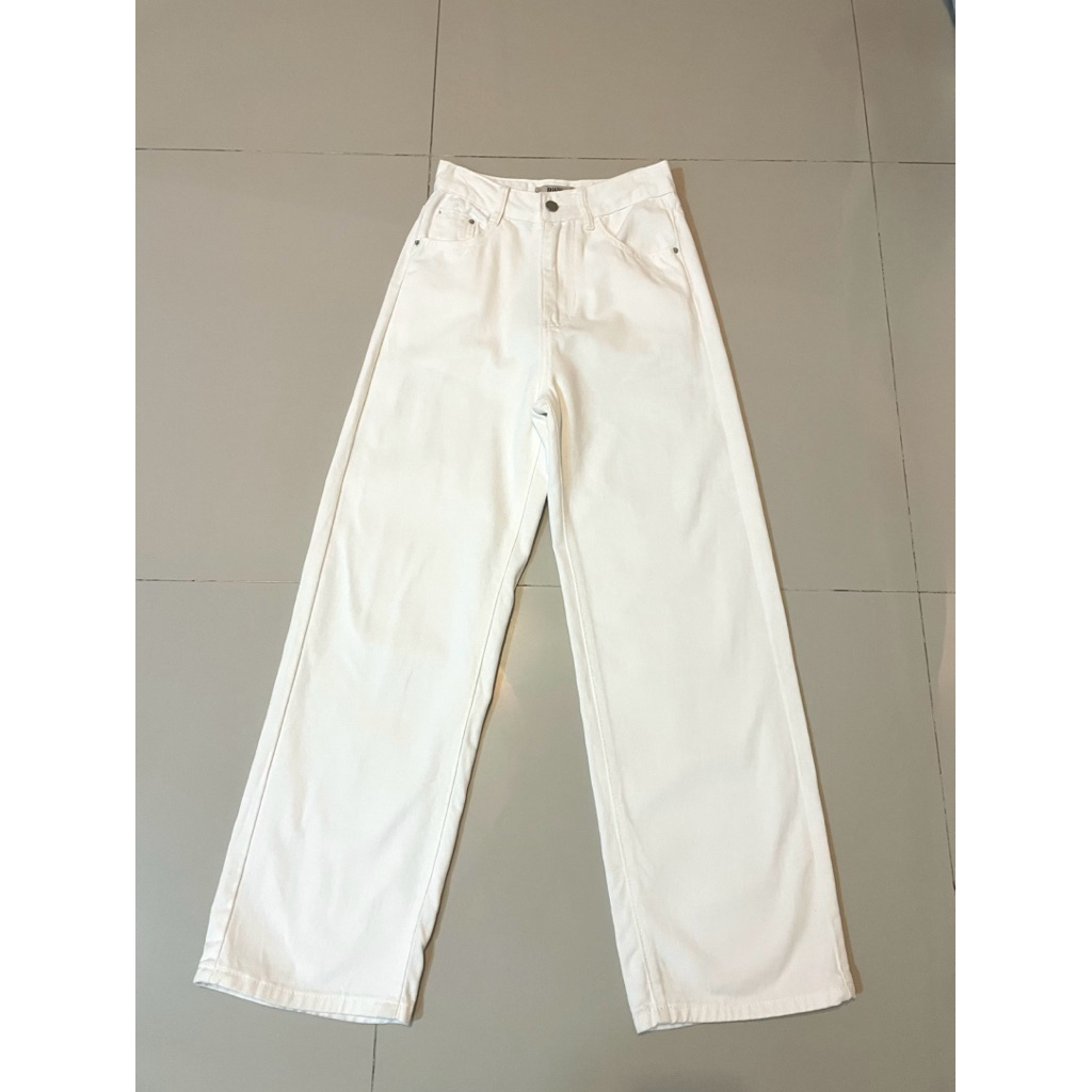 กางเกงยีนส์ขากระบอกกลาง จาก riley.apparels รุ่น Seoul jeans 🔥🔥