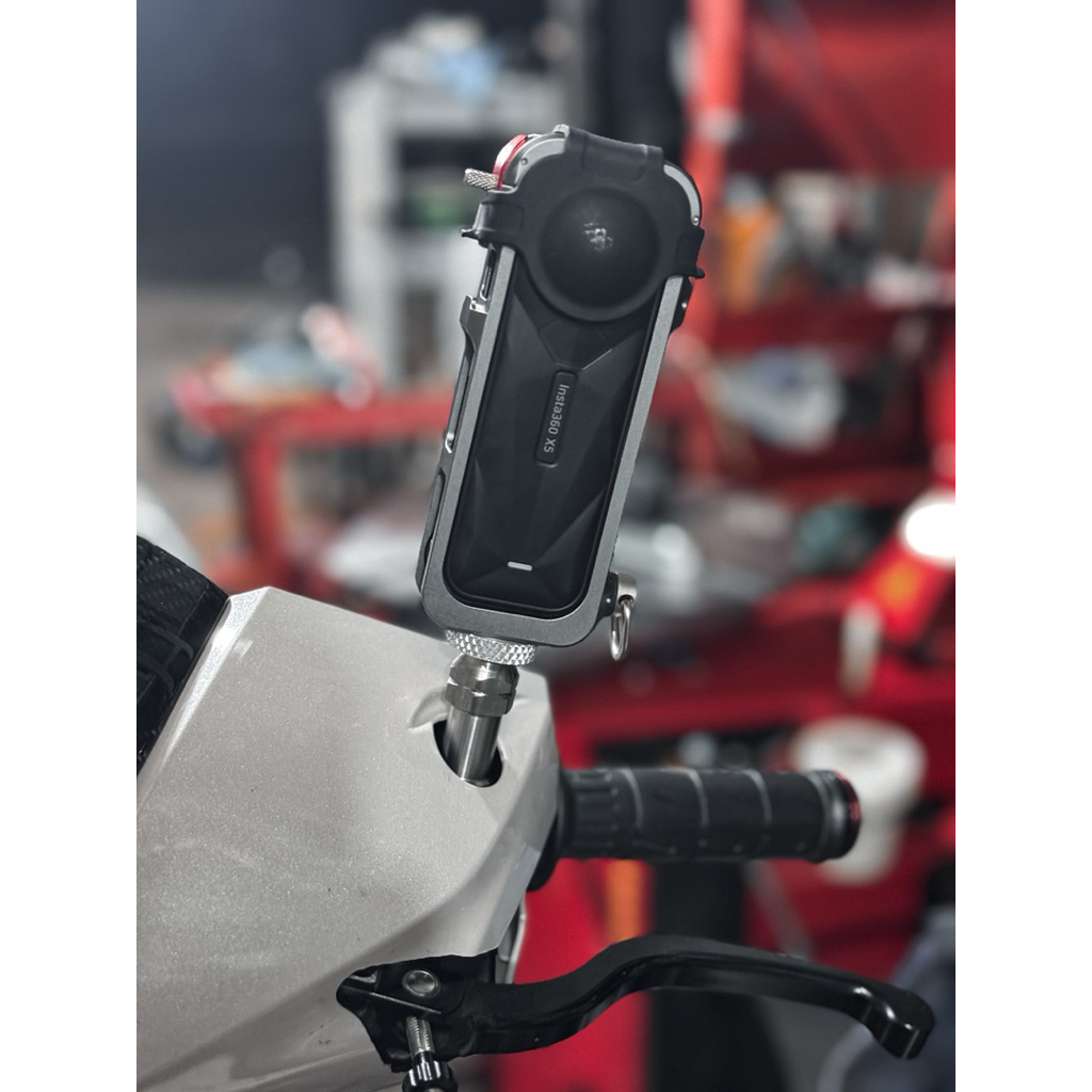 (ไม่พร้อมอย่าสั่ง) ขายึดกล้องติดรูกระจก สำหรับกล้อง Insta360 สำหรับรุ่น Wave Giorno Lead Forza และรุ่นอื่นๆ