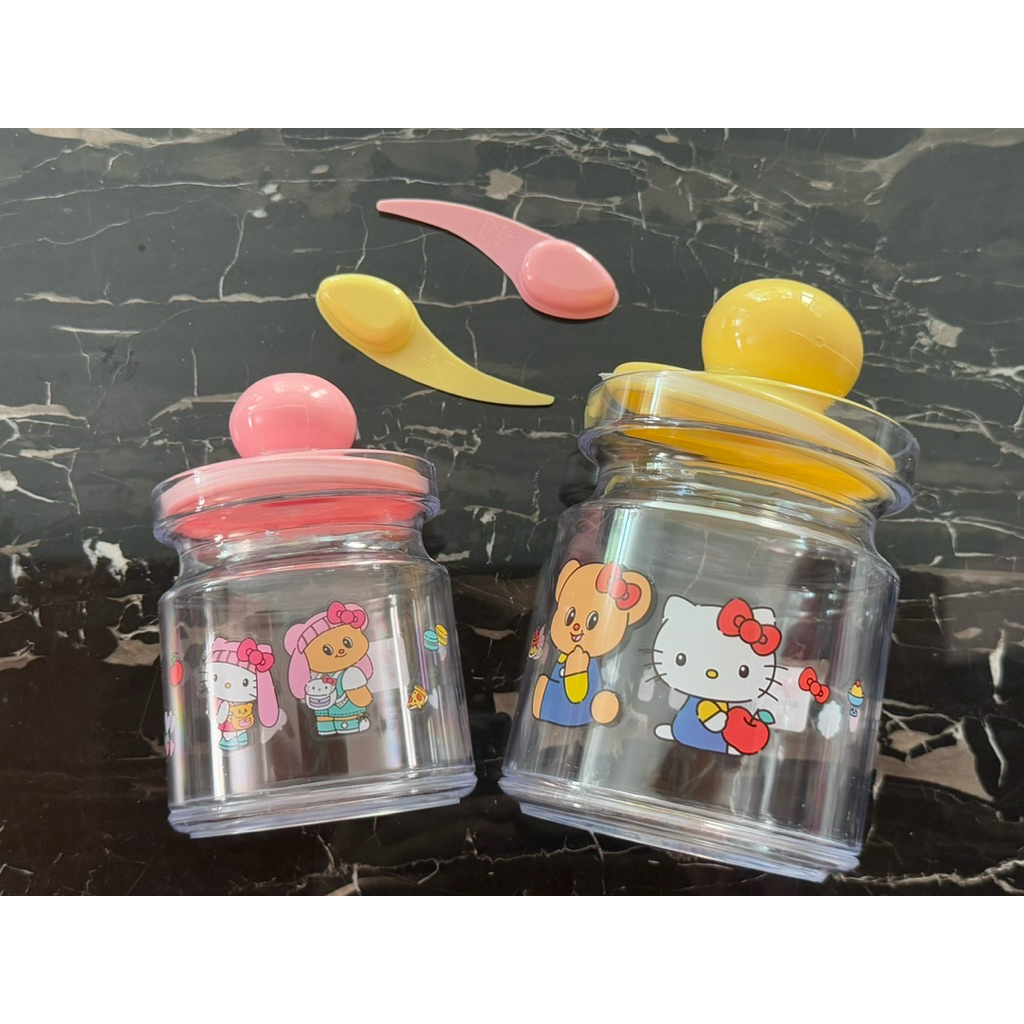 [สินค้าพรีเมี่ยม 7-11 พร้อมส่ง ใหม่ล่าสุด] กระปุกเครื่ิองปรุง 2 ชิ้น Hello Kitty & Butterbear