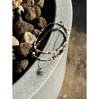 Piing me Necklace | สร้อยคอลูกปัดโทนสีครีมน้ำตาล/สร้อยคอสแตนเลสจี้พระอาทิตย์