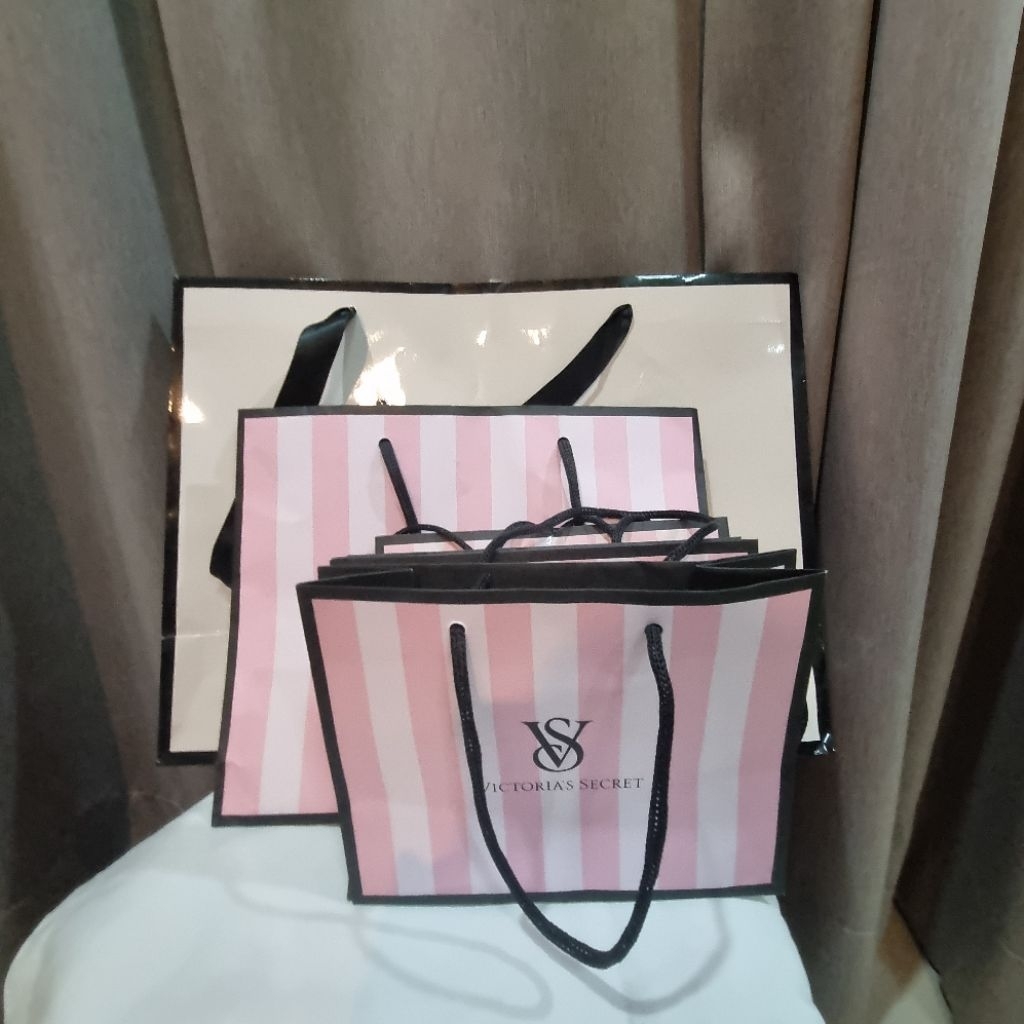 Chacha factory: ถุงกระดาษแบรนด์; Victoria's Secret, Dior, Longchamp, Divana,Bath&Body Works,Etam Par