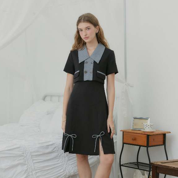 La Mignonne (XS-4XL)  Elva Etta Dress เดรสใส่ทำงาน ใส่เที่ยว งานกระดุมปั้มโลโก้ ดีเทลล์คอปกลูกไม้