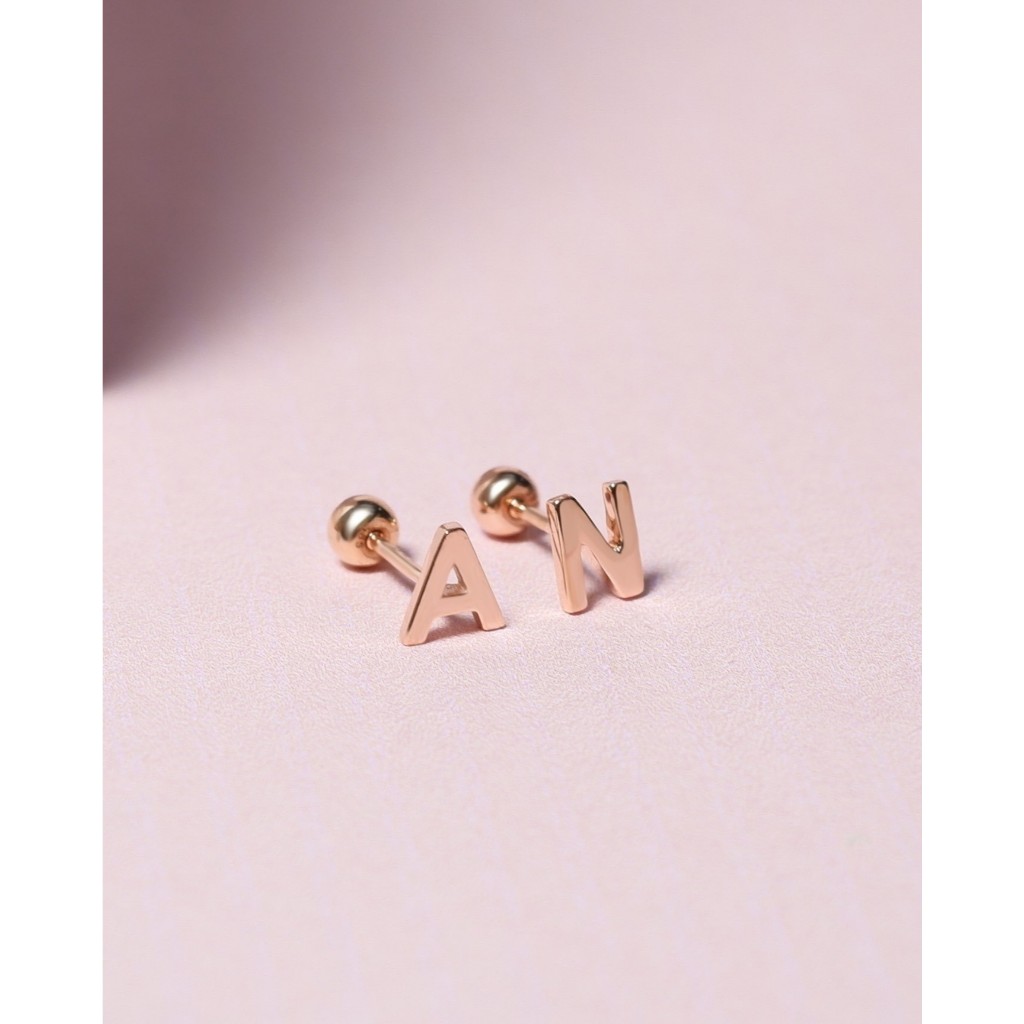 Grace Fine Jewelry حلق ذهب 9K بالحرف الأول حسب الطلب — صورة 4