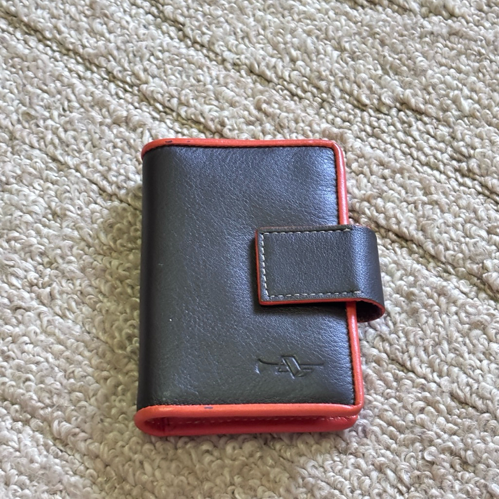 กระเป๋าหนังใส่บัตรงานแบรนด์Albedo