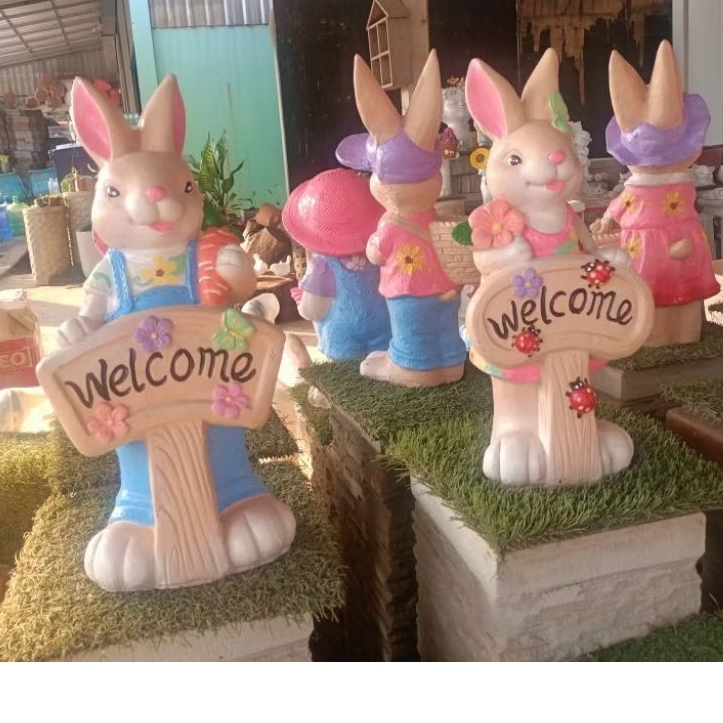 ปูนปั้นกระต่ายถือป้าย welcome ชายหญิงตกแต่งประดับสวนสถานที่ร้านค้าคาเฟ่แนวน่ารักมีหลายสีสูง 39 cm