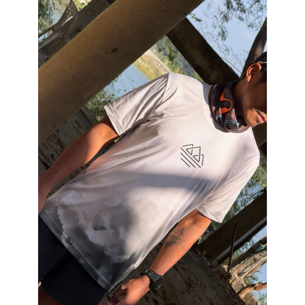 เสื้อแขนสั้น Runnal เนื้อผ้าไมโครแบบบาง ระบายอากาศได้ดี