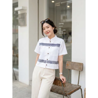 เสื้อพื้นเมืองผู้หญิงคอจีน แต่งแถบผ้าทอลายไทย