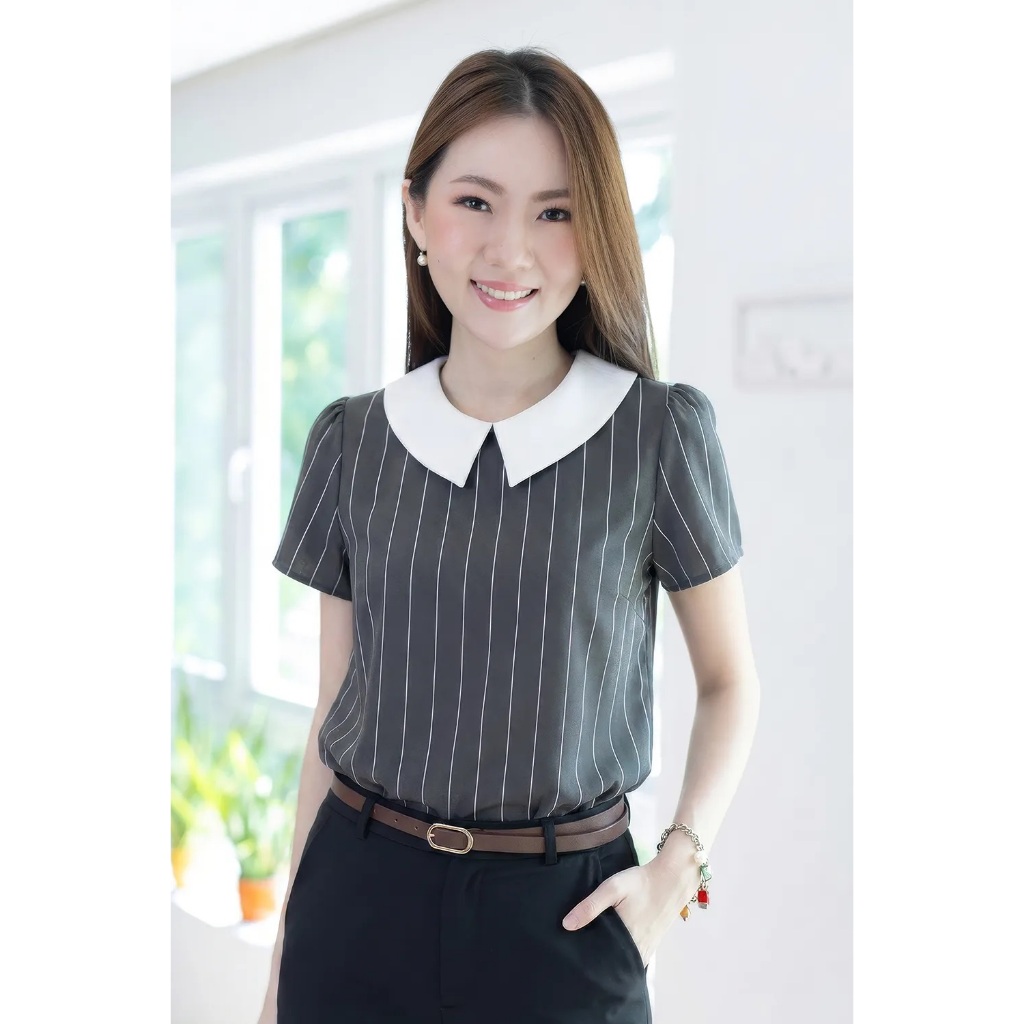 Narinari : MT1301 Point Collar Blouse – เสื้อลายกราฟิก ปกบัวแหลม