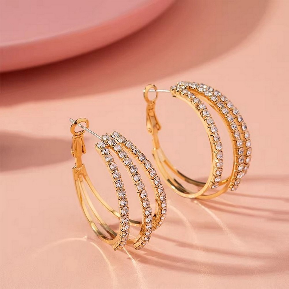 QK Jewelry ต่างหูห่วง ชุบทอง ประดับด้วยเพชรสังเคราะห์ (คิวบิกเซอร์โคเนีย) จับคู่กับก้านต่างหูเงินสเตอร์ลิง 925