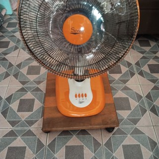 แผ่นรองพัดลม มีล้อเลื่อน แผ่นรองถังแก๊ส ผลิตจากไม้แท้ 40*40ซ…