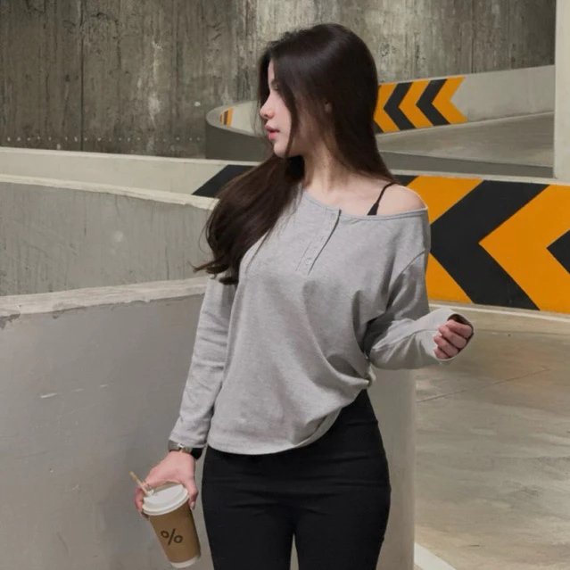 เสื้อแขนยาวแต่งกระดุม ผ้าคอตตอนนุ่มใส่สบาย ยืดได้เยอะ กระดุม 5 เม็ดใช้งานได้จริง (กระดุมแขนยาว)