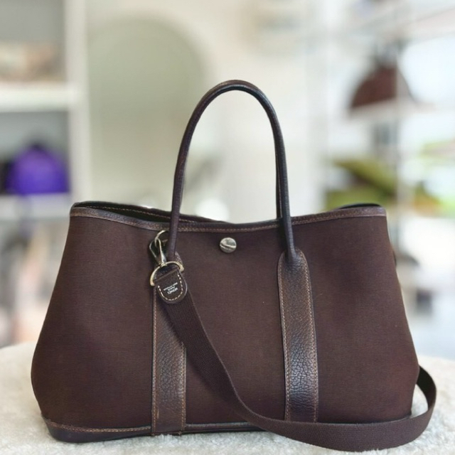 Autthentic Hermes garden party