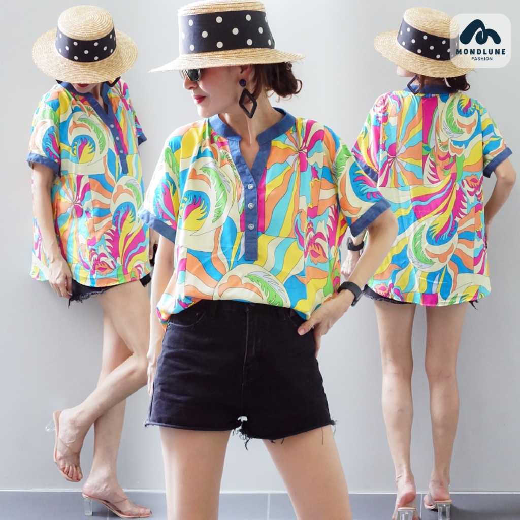 #3370 MondLune เสื้อเบลาส์ คอจีนเจาะโปโล แขนสั้น กระดุม 3 เม็ด แต่งแถบสี ผ้าสะปัน ลายกราฟฟิค